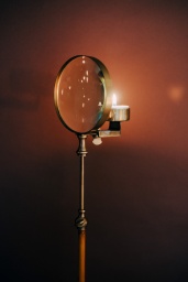 Magnifying Candle Holder L