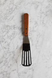 Stekspade 28 cm Perforerad