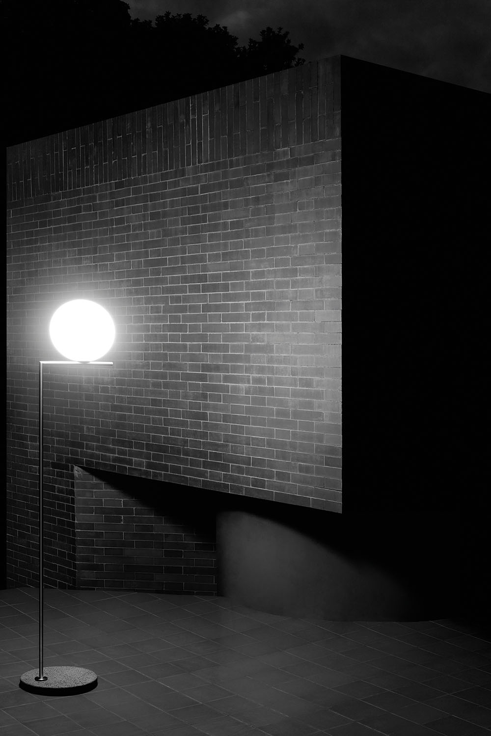 FLOS Floor IC Light F1 Outdoor Black / Black Lava