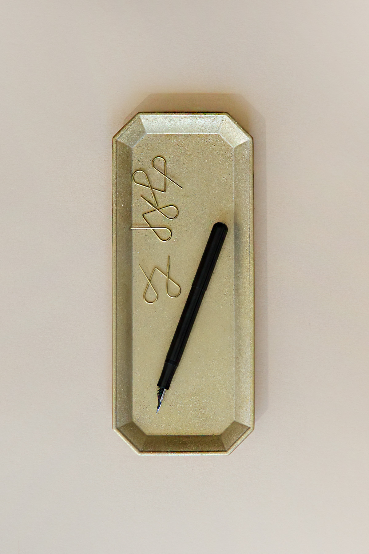 Bricka Stationery Tray Mässing Stor