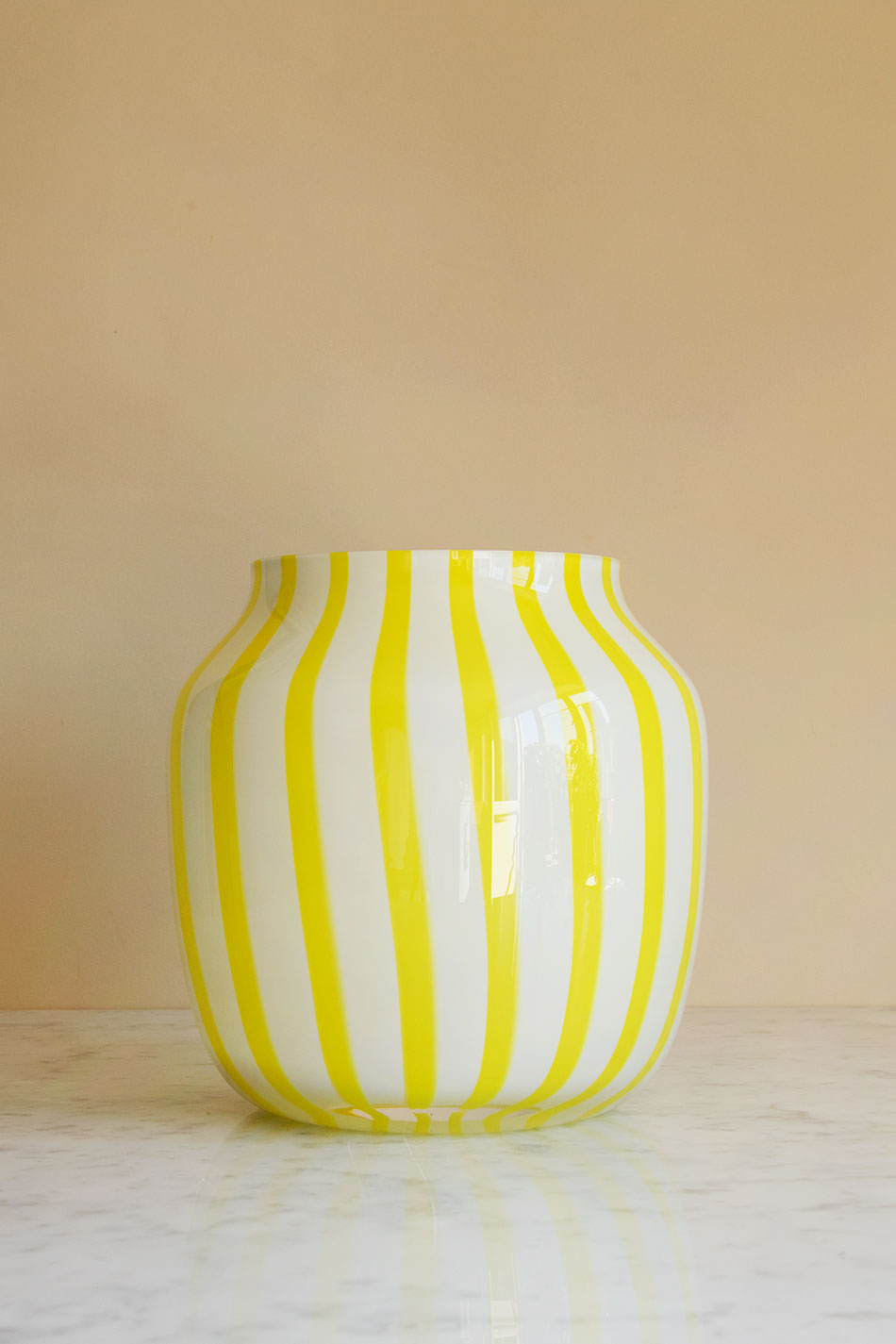 Juice Vase Wide Yellow