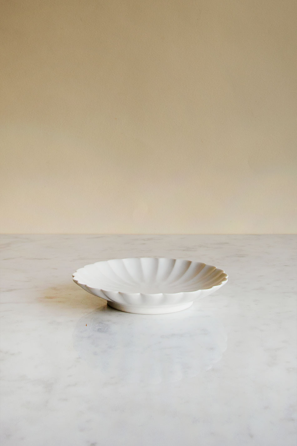 Chrysanthemum Plate Medium