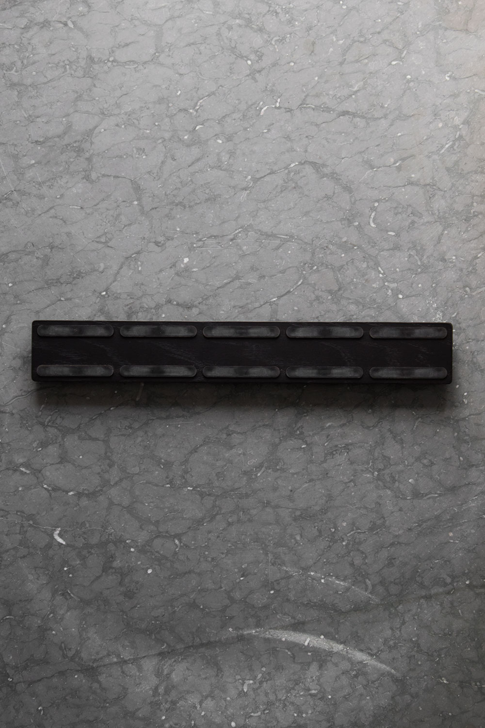Magnetlist Svartbetsad Ek 38 cm