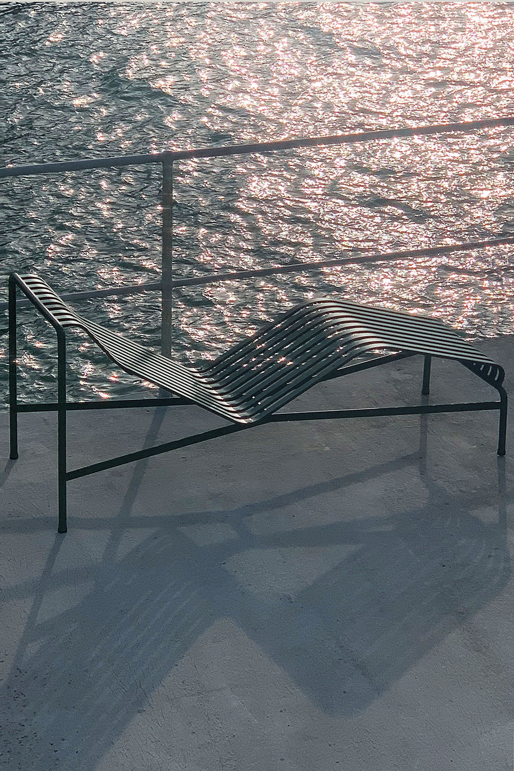 Palissade Chaise Lounge