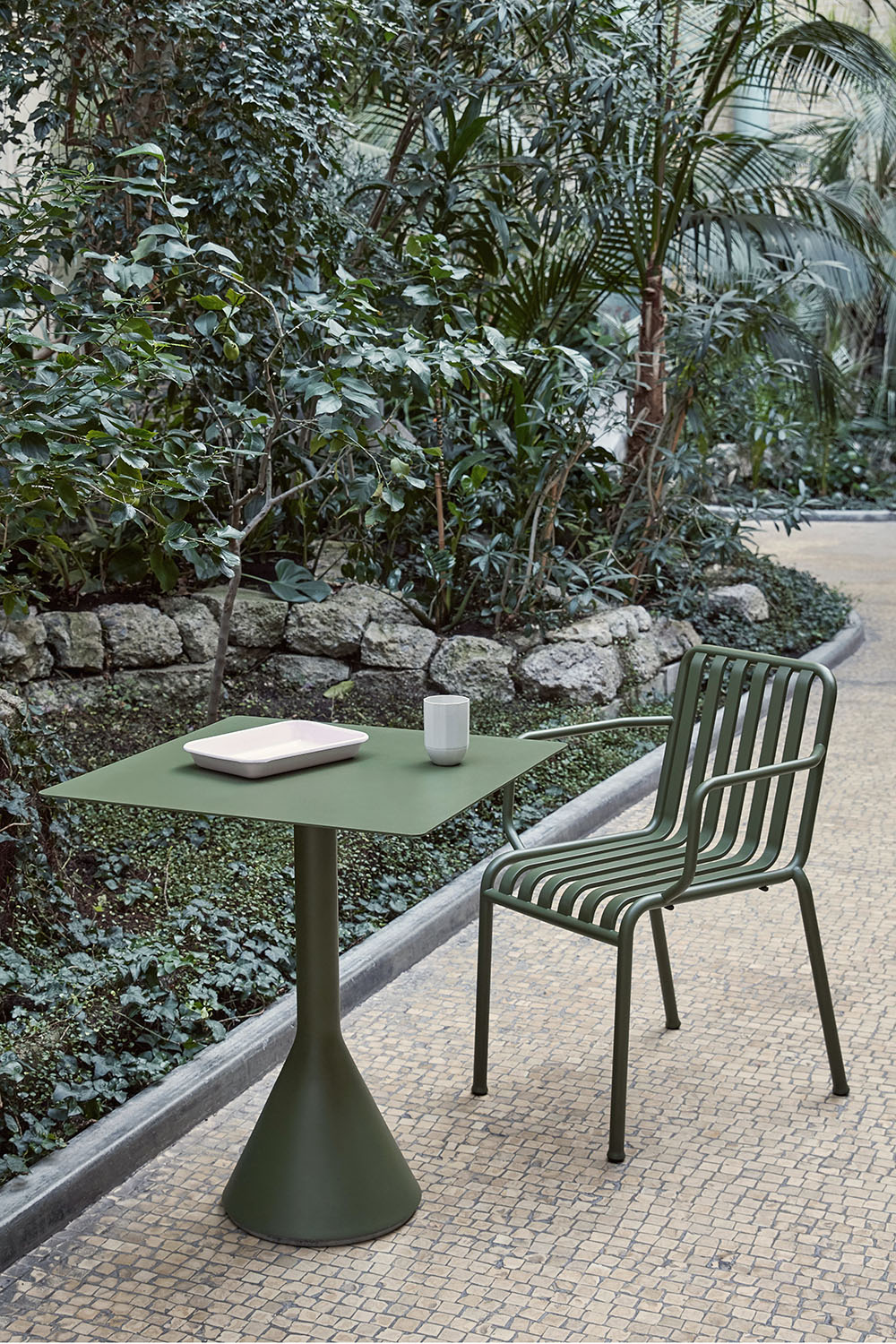 Palissade Cone Table 65x65 cm