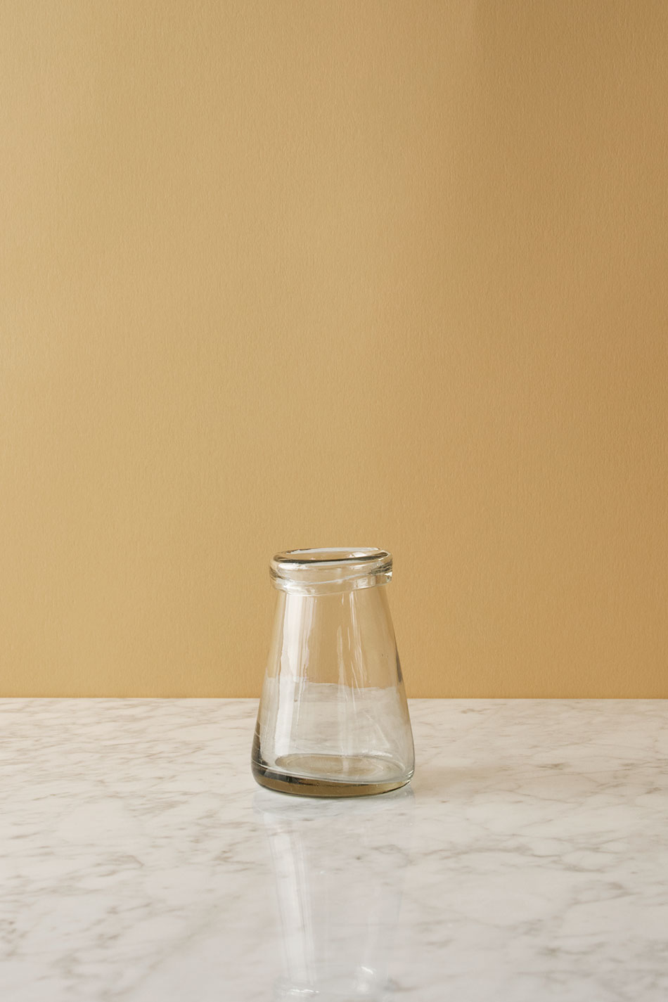 Vas i Handblåst Glas Med Kant
