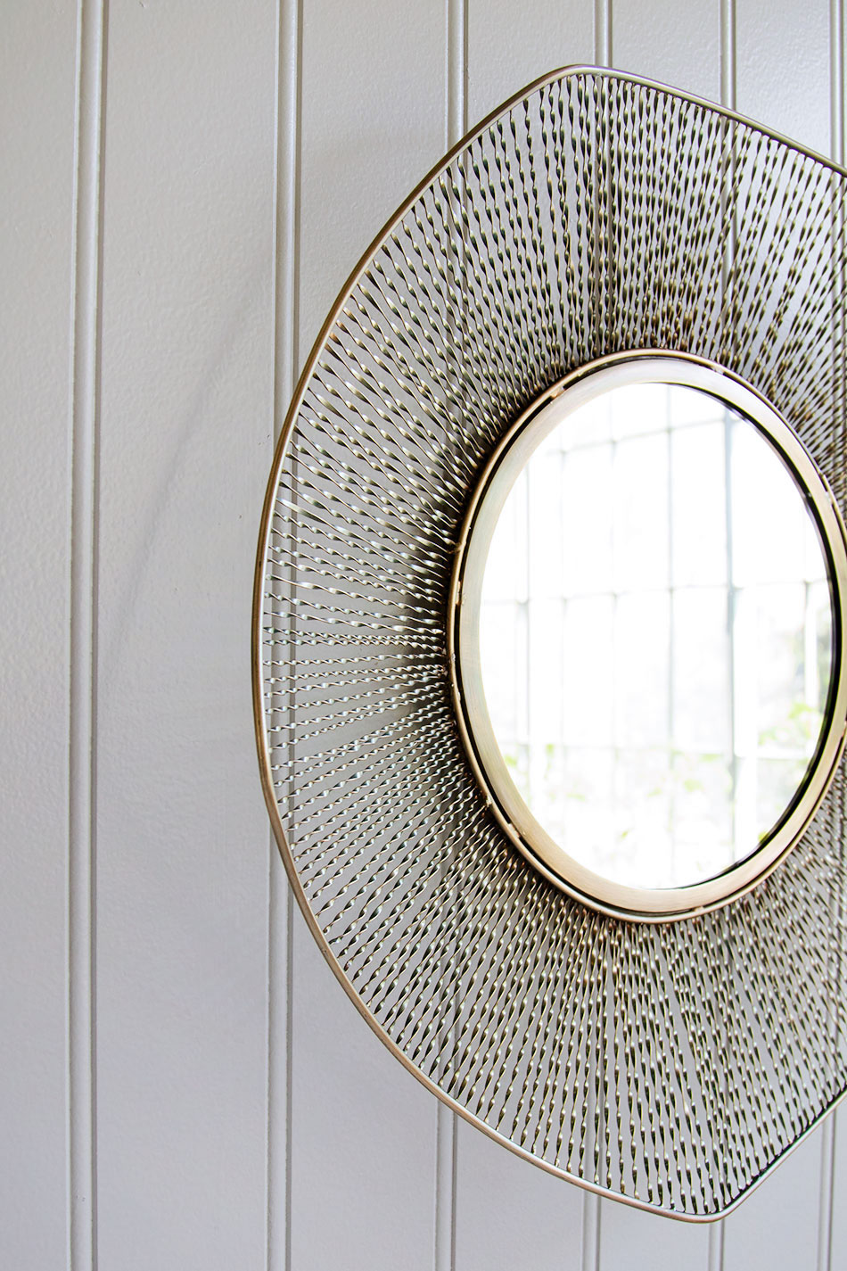 Wall Mesh Mirror Stream
