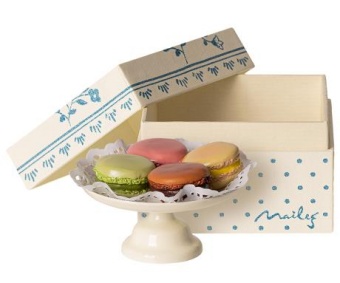 MACARONS ET CHOCOLAT CHAUD