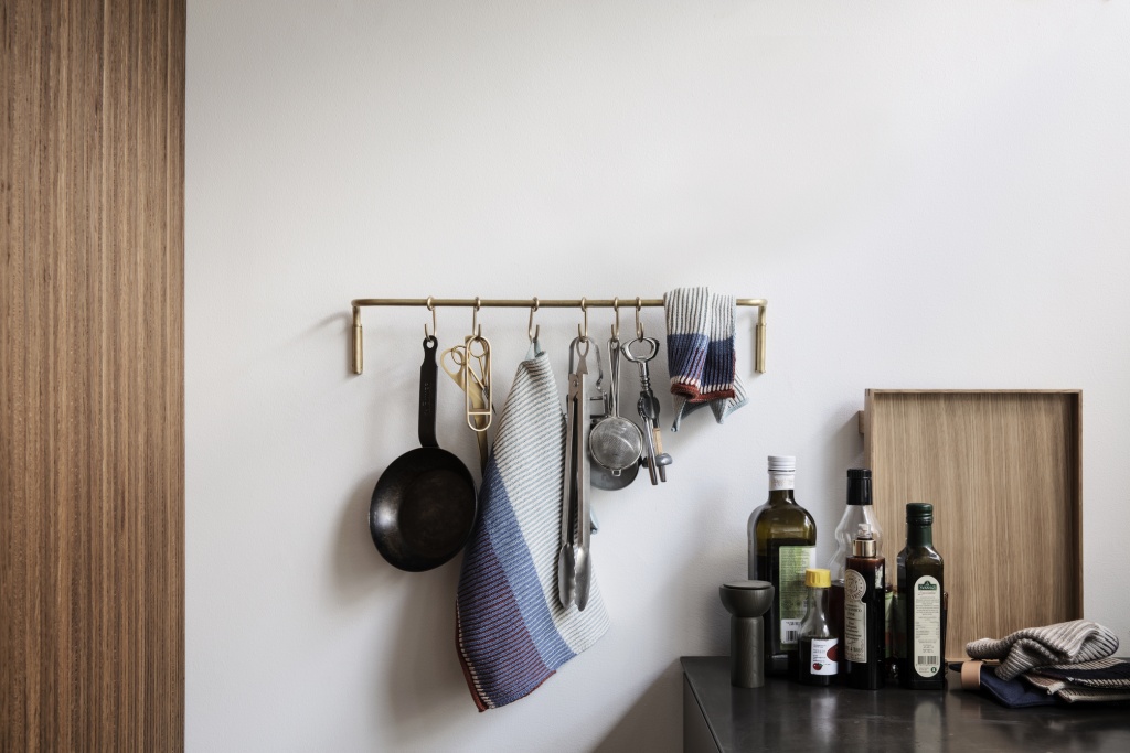 Ferm Living Kitchen Rod incl 6 hooks Brass