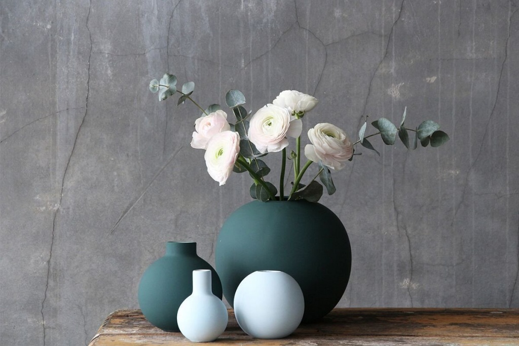 Cooee Design Ball Vase Mint