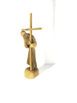 Jesus bär korset, trä (23 cm)